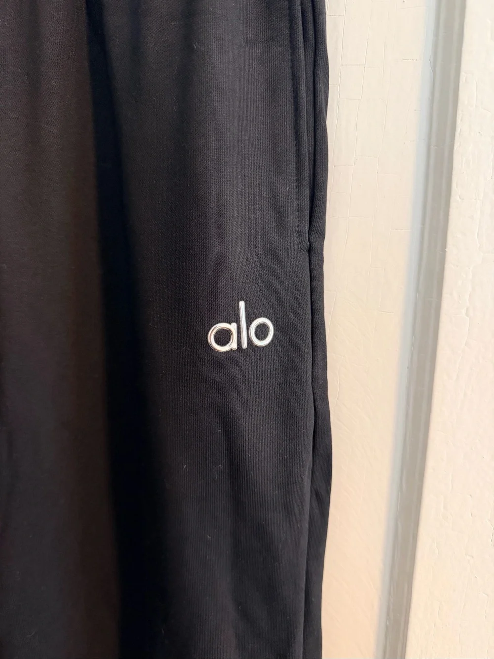 NWT ALO Yoga Black Relaxed accolade Jogger Pants